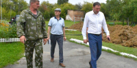 Глава муниципалитета проинспектировал работы по благоустройству после проведения ремонтных работ и посетил образовательное учреждение № 14 - Тавдинский городской округ