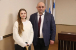 Два молодых врача, вернувшиеся после учёбы в Североуральск, получили ключи от служебных квартир